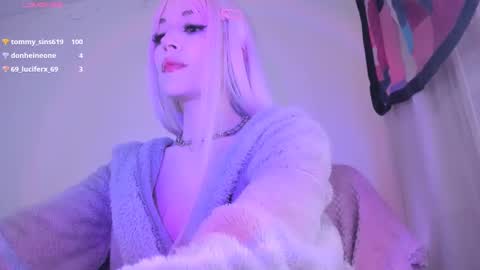 Snapshot of violettbones chatting on 01-08-25, 05:16 Violett online show from 01-08-25, 05:16