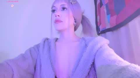 Snapshot of violettbones chatting on 02-08-25, 05:40 Violett online show from 02-08-25, 05:40