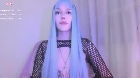 Snapshot of violettbones chatting on 03-06-25, 08:08 Violett online show from 03-06-25, 08:08