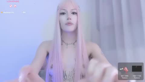 Snapshot of violettbones chatting on 11-27-25, 06:15 Violett online show from 11-27-25, 06:15