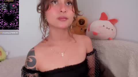Snapshot of violetteramirez01 chatting on 10-25-25, 05:51 Violette online show from 10-25-25, 05:51