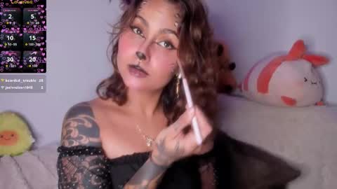 Snapshot of violetteramirez01 chatting on 10-28-25, 01:53 Violette online show from 10-28-25, 01:53