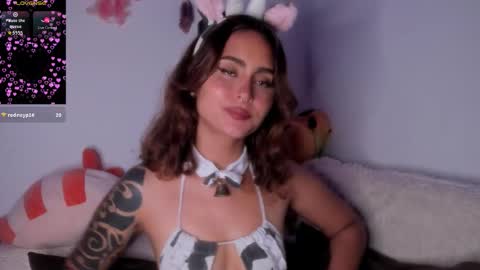 Snapshot of violetteramirez01 chatting on 11-29-25, 12:46 Violette online show from 11-29-25, 12:46