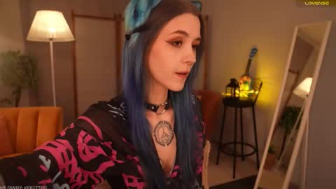 Snapshot of violettessa chatting on 10-23-25, 11:09 violettessa online show from 10-23-25, 11:09