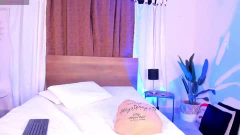 Violett online show from 04-19-26, 05:07