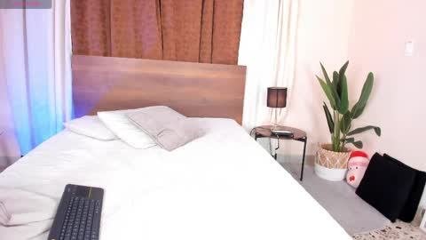 Violett online show from 04-23-26, 05:52