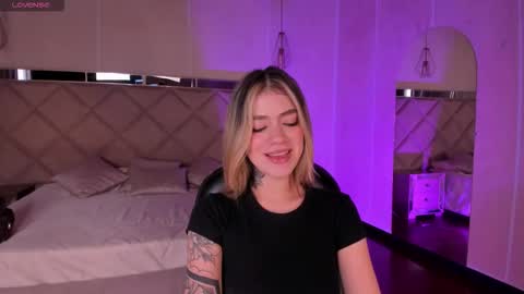 Violett  online show from 11-17-25, 06:35