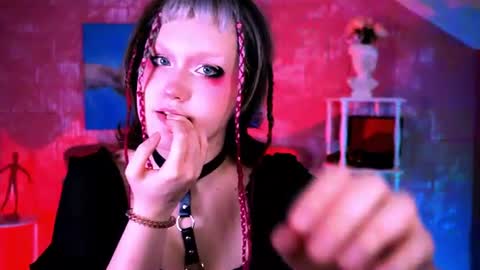 Snapshot of violettwoods chatting on 07-14-26, 10:43 Violett online show from 07-14-26, 10:43