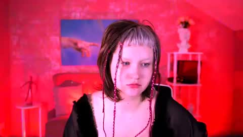 Snapshot of violettwoods chatting on 07-16-26, 06:19 Violett online show from 07-16-26, 06:19