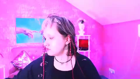 Snapshot of violettwoods chatting on 07-19-26, 06:28 Violett online show from 07-19-26, 06:28