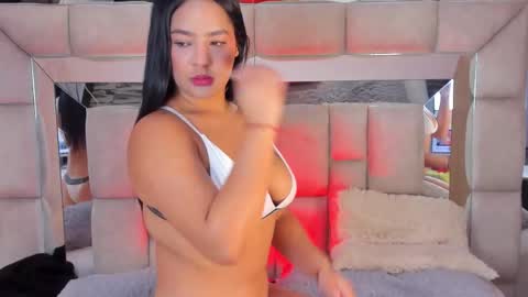 Snapshot of violetwillians chatting on 03-11-26, 08:59 VIOLET online show from 03-11-26, 08:59