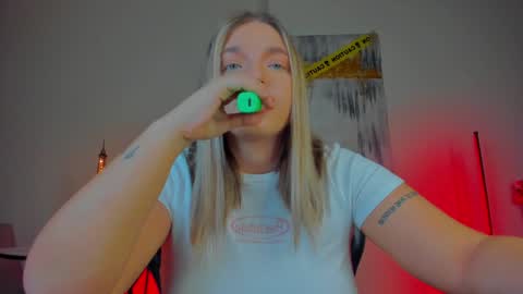 Violla online show from 12-18-24, 03:26