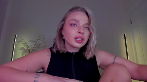 Violla online show from 11-16-25, 04:07