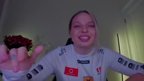 Violla online show from 11-18-25, 04:39