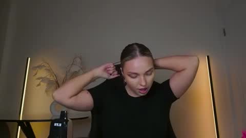 Violla online show from 11-25-25, 05:40