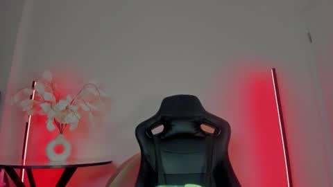 Snapshot of viollasinzz chatting on 01-17-26, 05:23 Violla online show from 01-17-26, 05:23