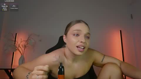 Snapshot of viollasinzz chatting on 03-10-26, 09:36 Violla online show from 03-10-26, 09:36