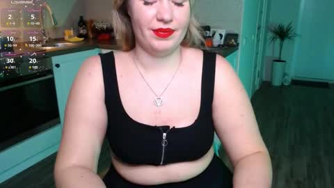 Snapshot of vip_juicy chatting on 01-29-25, 06:50 VelvettTime online show from 01-29-25, 06:50