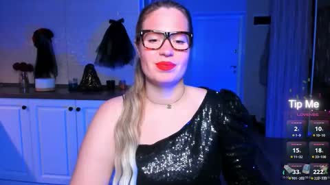 Snapshot of vip_juicy chatting on 10-26-25, 12:22 VelvettTime online show from 10-26-25, 12:22