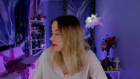 Snapshot of vireliamoonfall chatting on 06-10-26, 09:19 Virelia online show from 06-10-26, 09:19