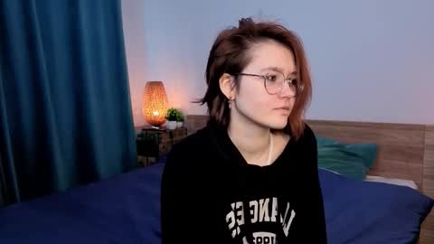 Snapshot of vitacianflone chatting on 03-19-26, 09:13 Lisa online show from 03-19-26, 09:13