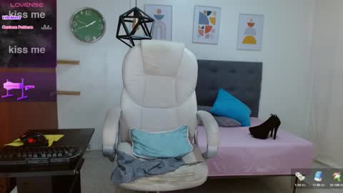 Snapshot of vittoria_lombardi07 chatting on 01-21-25, 05:20 VITTORIA online show from 01-21-25, 05:20