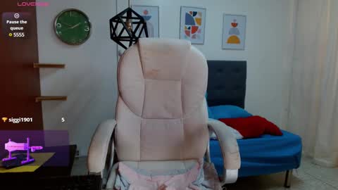 Snapshot of vittoria_lombardi07 chatting on 02-13-25, 01:37 VITTORIA online show from 02-13-25, 01:37