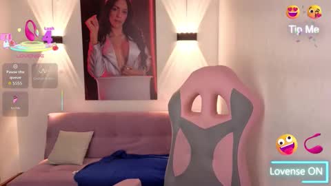 Snapshot of vittoria_lombardi07 chatting on 09-13-25, 08:14 VITTORIA online show from 09-13-25, 08:14