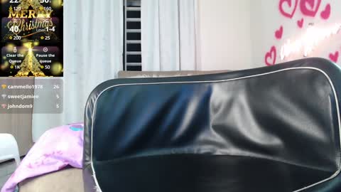 Snapshot of vittoria_romano chatting on 01-05-25, 07:49 vittoria online show from 01-05-25, 07:49
