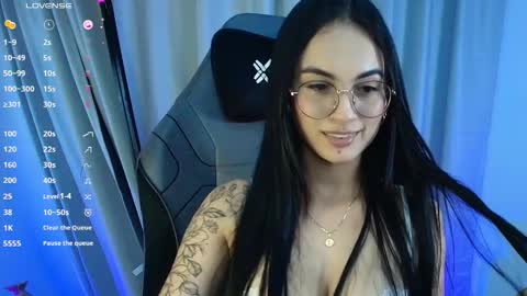 Snapshot of vivi_g chatting on 12-16-25, 03:33 Vivian online show from 12-16-25, 03:33