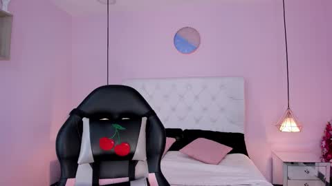 Vivi online show from 11-13-25, 03:27