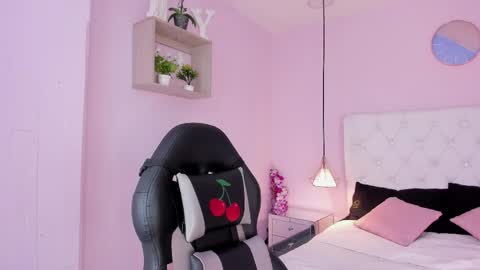 Vivi online show from 11-16-25, 03:45