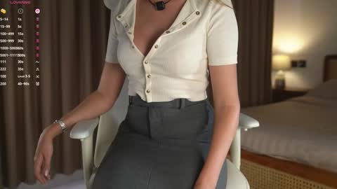 Snapshot of vivian_cb chatting on 11-19-25, 08:14 Vivian online show from 11-19-25, 08:14