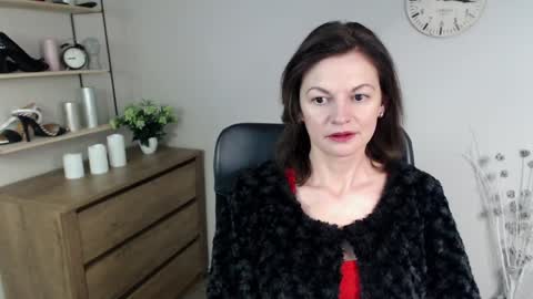 Vivian online show from 12-30-24, 06:42