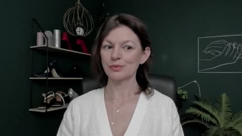 Vivian online show from 11-25-25, 06:46