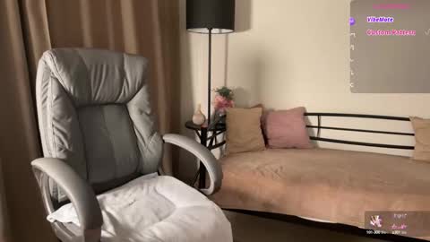 Vivian Evans online show from 10-15-25, 02:44