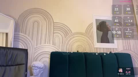 Snapshot of vivian_evans_ chatting on 12-23-25, 01:14 Vivian Evans online show from 12-23-25, 01:14