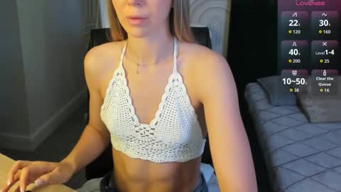 Snapshot of vivian_evans_ chatting on 01-12-26, 01:00 Vivian Evans online show from 01-12-26, 01:00