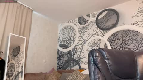 Snapshot of vivian_evans_ chatting on 05-19-26, 01:00 Vivian Evans online show from 05-19-26, 01:00