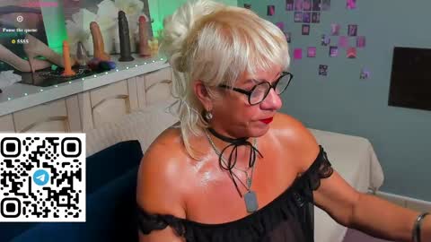 Snapshot of vivian_griffin chatting on 06-09-26, 12:33 Vivian GTM 2 300-1045 online show from 06-09-26, 12:33