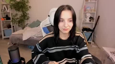 vivian_qwerty online show from 12-20-24, 06:24