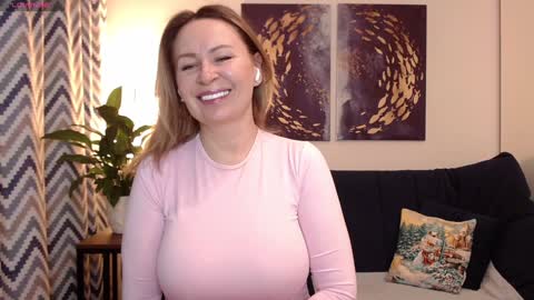 Snapshot of vivian_soul chatting on 12-25-24, 04:44 Vivian online show from 12-25-24, 04:44