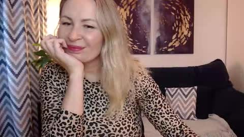 Snapshot of vivian_soul chatting on 09-08-25, 02:27 Vivian online show from 09-08-25, 02:27