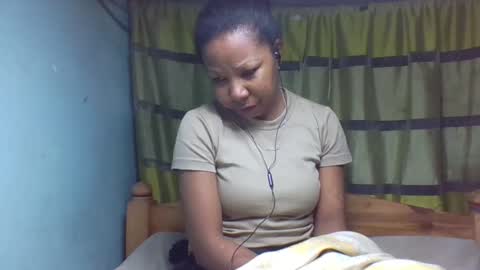 Snapshot of viviane0812 chatting on 09-22-25, 05:04 viviane0812 online show from 09-22-25, 05:04