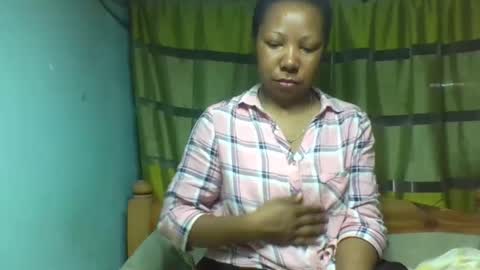 Snapshot of viviane0812 chatting on 09-29-25, 12:43 viviane0812 online show from 09-29-25, 12:43