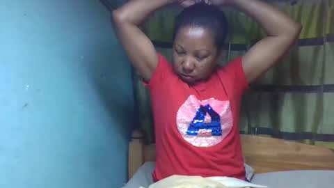 Snapshot of viviane0812 chatting on 10-16-25, 01:06 viviane0812 online show from 10-16-25, 01:06