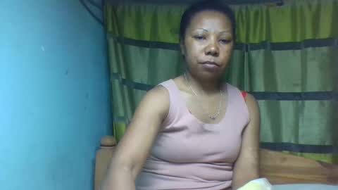 Snapshot of viviane0812 chatting on 10-27-25, 12:47 viviane0812 online show from 10-27-25, 12:47
