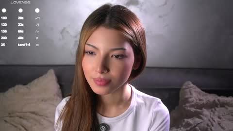 Snapshot of viviangood chatting on 05-22-26, 01:28 Naomi online show from 05-22-26, 01:28