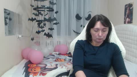Snapshot of vivianguchih chatting on 10-25-25, 07:16 vivianguchih online show from 10-25-25, 07:16