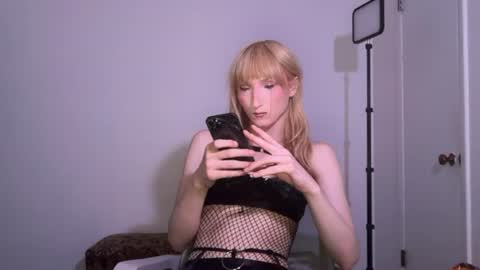 Snapshot of vivianlayxxx chatting on 06-17-26, 11:38 vivian layy online show from 06-17-26, 11:38